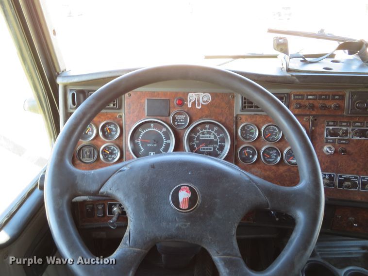 image for item DI3886 2006 Kenworth T800  dump truck