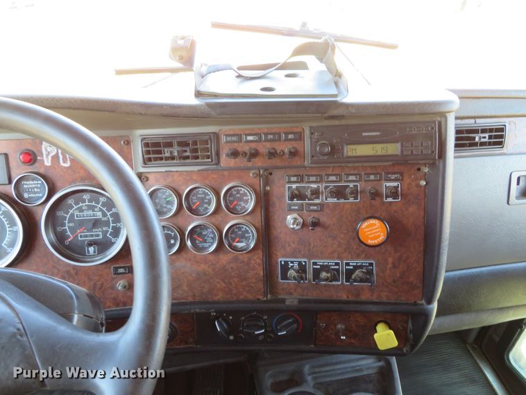 image for item DI3886 2006 Kenworth T800  dump truck