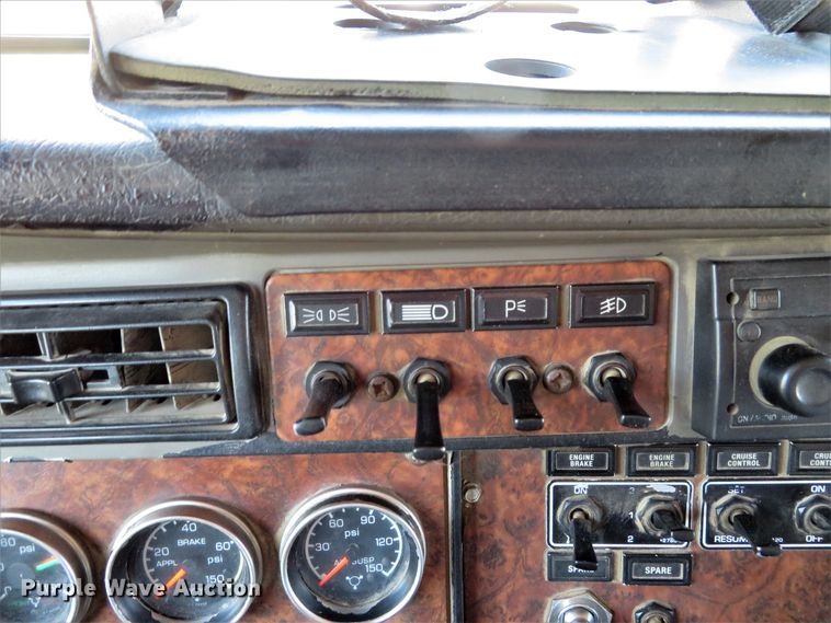 image for item DI3886 2006 Kenworth T800  dump truck