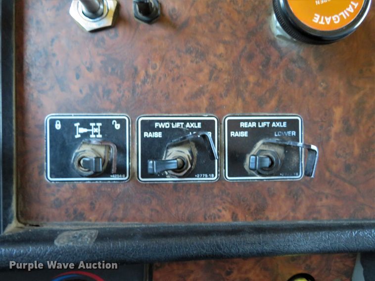 image for item DI3886 2006 Kenworth T800  dump truck