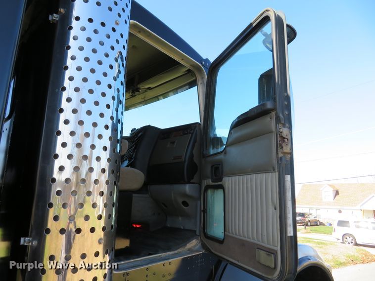 image for item DI3886 2006 Kenworth T800  dump truck
