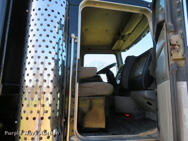 image for item DI3886 2006 Kenworth T800  dump truck