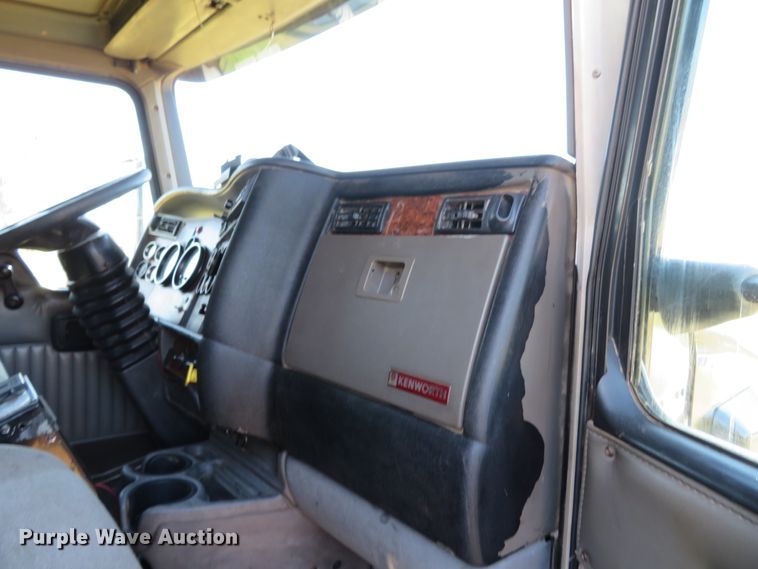 image for item DI3886 2006 Kenworth T800  dump truck