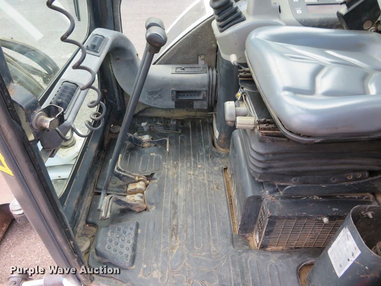 image for item DI3936 2004 Bobcat 430 ZHS  mini excavator