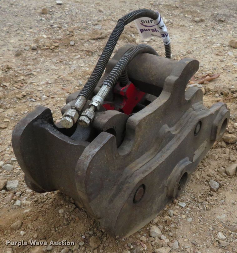 image for item DI3946 2013 Volvo 8292430 excavator hydraulic quick coupler