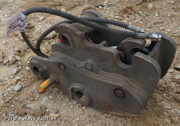 image for item DI3946 2013 Volvo 8292430 excavator hydraulic quick coupler