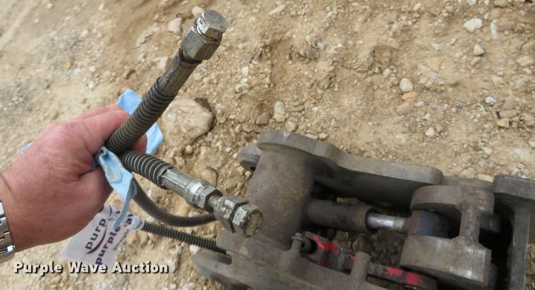 image for item DI3946 2013 Volvo 8292430 excavator hydraulic quick coupler