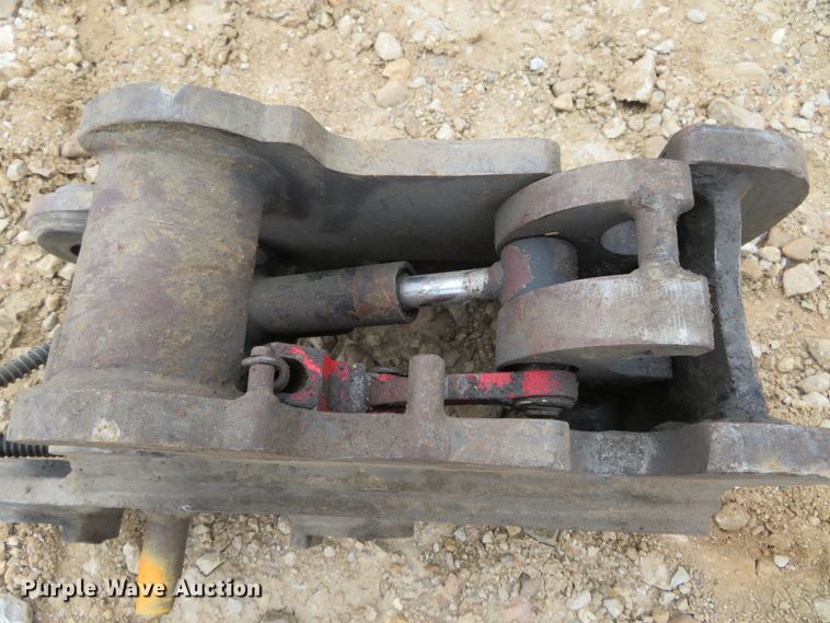 image for item DI3946 2013 Volvo 8292430 excavator hydraulic quick coupler