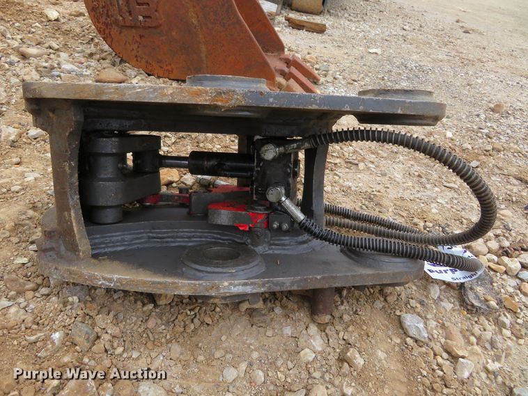 image for item DI3946 2013 Volvo 8292430 excavator hydraulic quick coupler