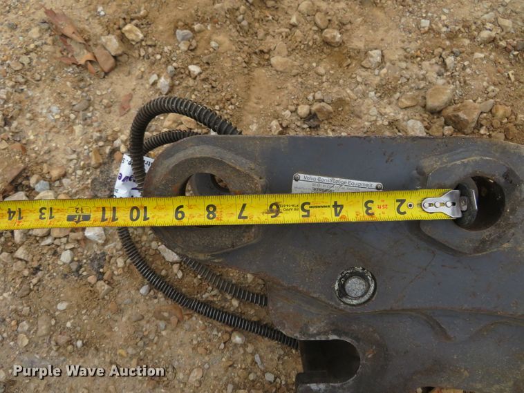 image for item DI3946 2013 Volvo 8292430 excavator hydraulic quick coupler