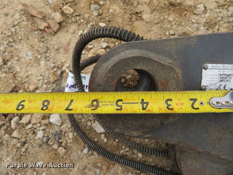 image for item DI3946 2013 Volvo 8292430 excavator hydraulic quick coupler