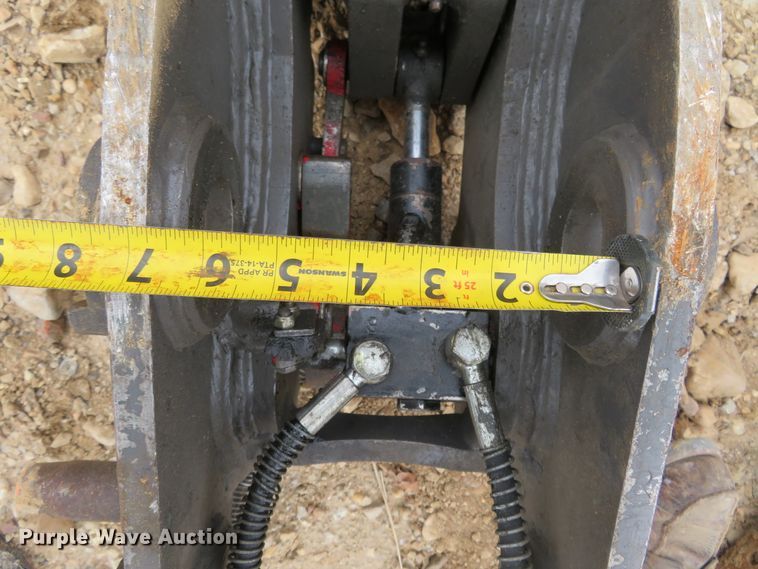 image for item DI3946 2013 Volvo 8292430 excavator hydraulic quick coupler