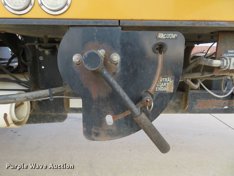 image for item DI3953 2014 Vermeer V800LEHD vacuum excavator