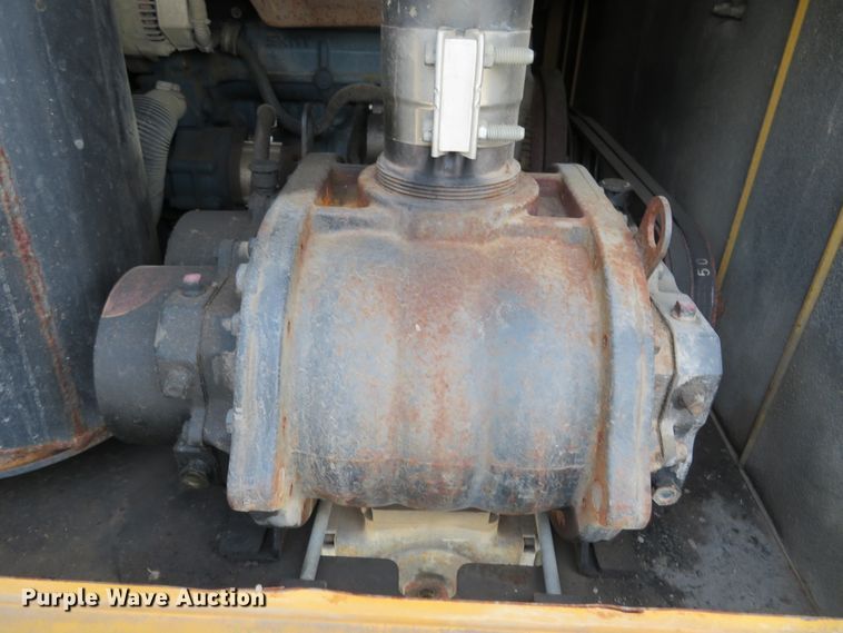 image for item DI3953 2014 Vermeer V800LEHD vacuum excavator