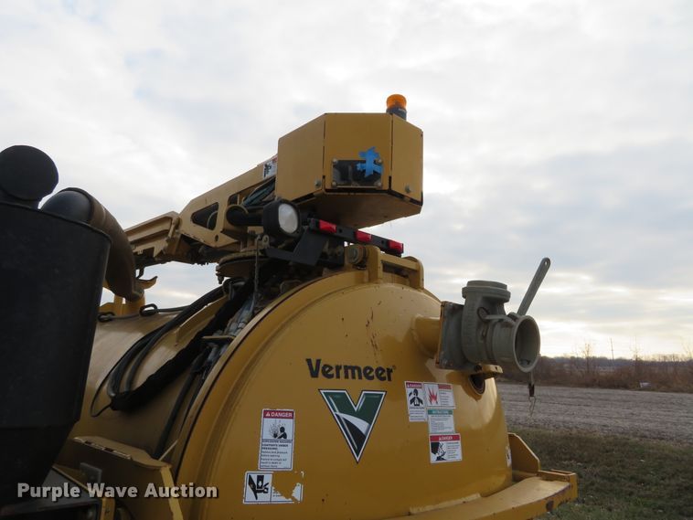 image for item DI3953 2014 Vermeer V800LEHD vacuum excavator