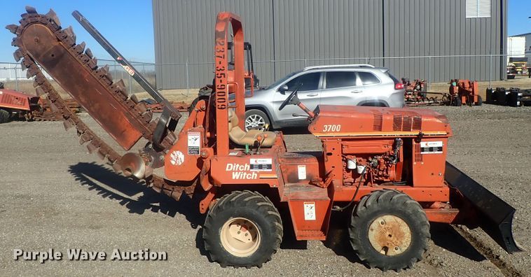 image for item DI7330 1999 Ditch Witch 3700  trencher