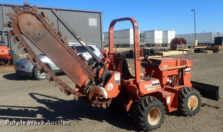 image for item DI7330 1999 Ditch Witch 3700  trencher