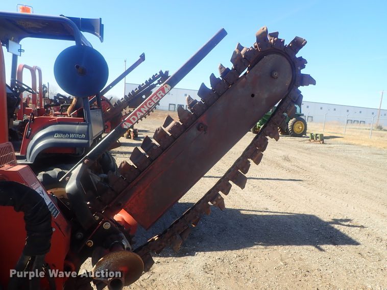 image for item DI7330 1999 Ditch Witch 3700  trencher
