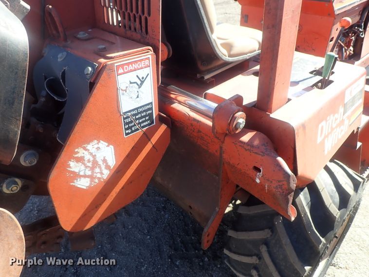 image for item DI7330 1999 Ditch Witch 3700  trencher