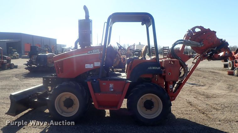 image for item DI7331 2007 Ditch Witch RT95H  cable plow