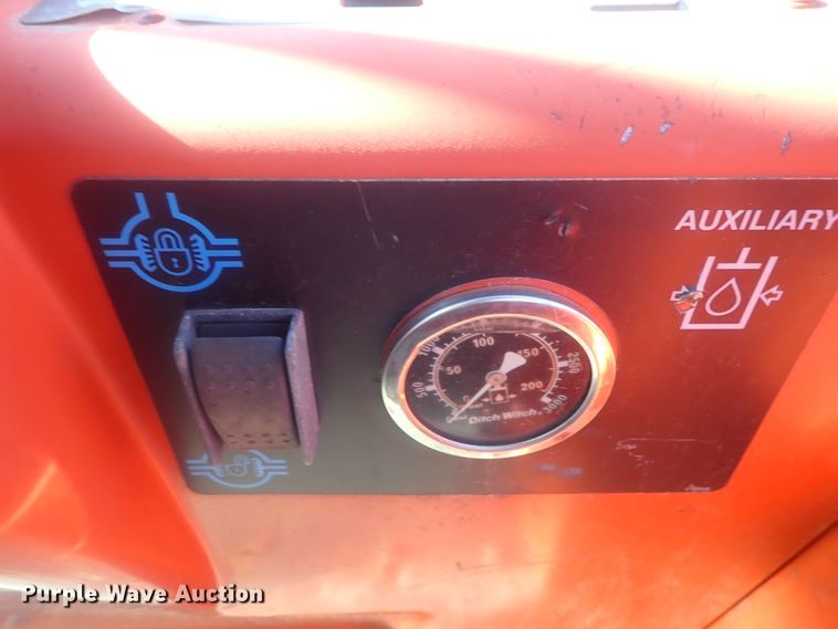 image for item DI7331 2007 Ditch Witch RT95H  cable plow