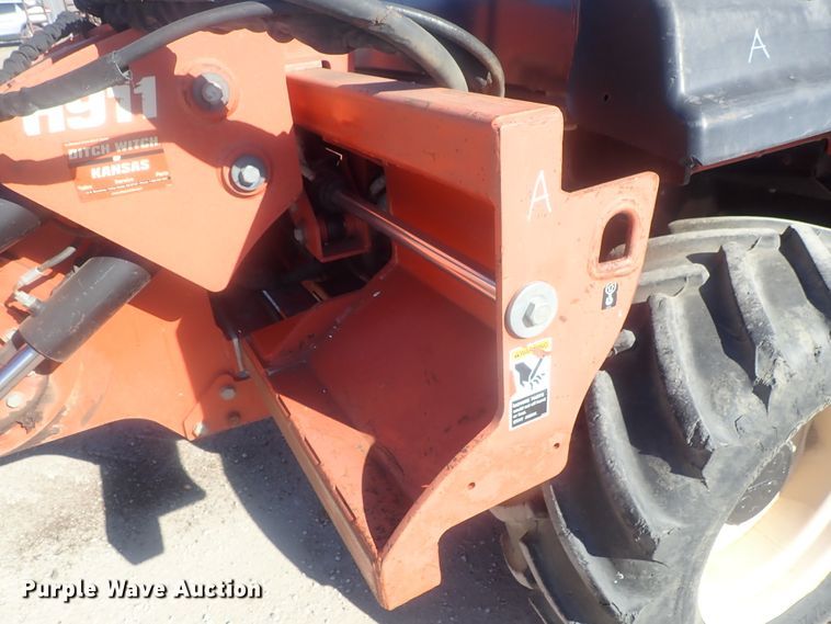 image for item DI7332 2007 Ditch Witch RT115  trencher