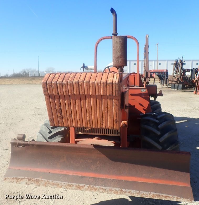 image for item DI7335 1997 Ditch Witch 7610  trencher