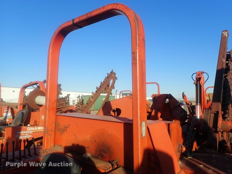 image for item DI7335 1997 Ditch Witch 7610  trencher
