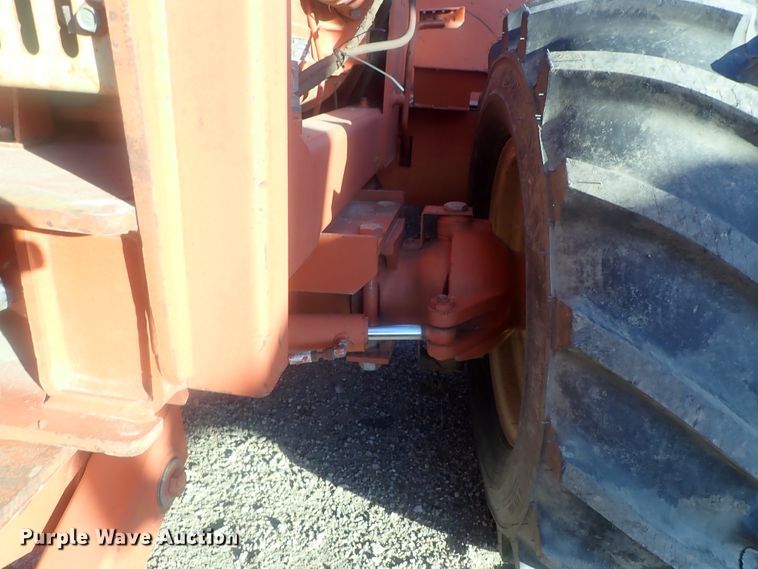 image for item DI7335 1997 Ditch Witch 7610  trencher