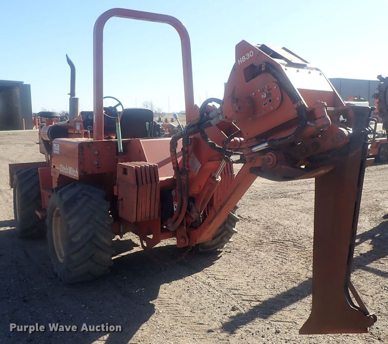 image for item DI7337 2000 Ditch Witch 8020  cable plow