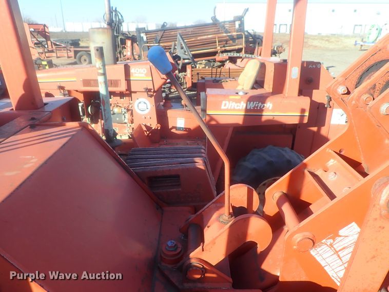 image for item DI7337 2000 Ditch Witch 8020  cable plow