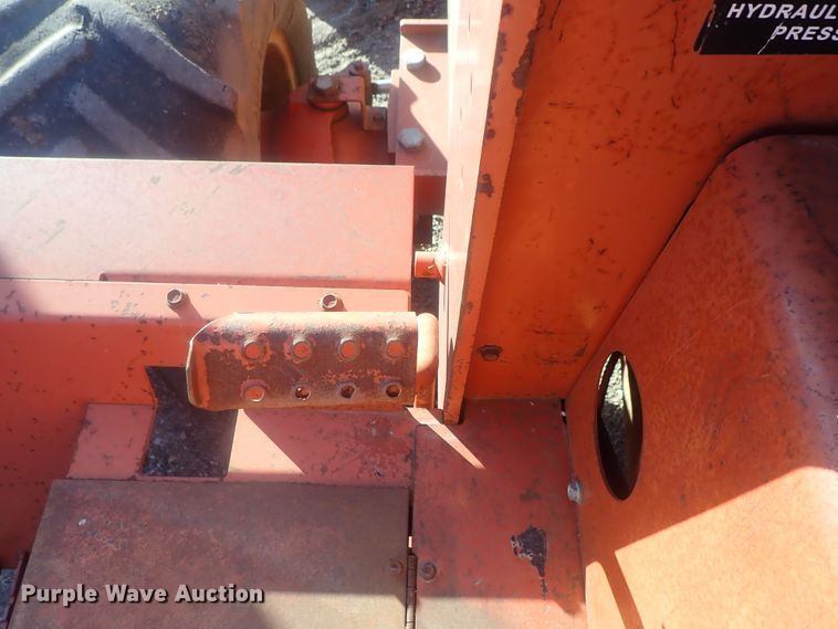 image for item DI7338 1997 Ditch Witch 7610  trencher