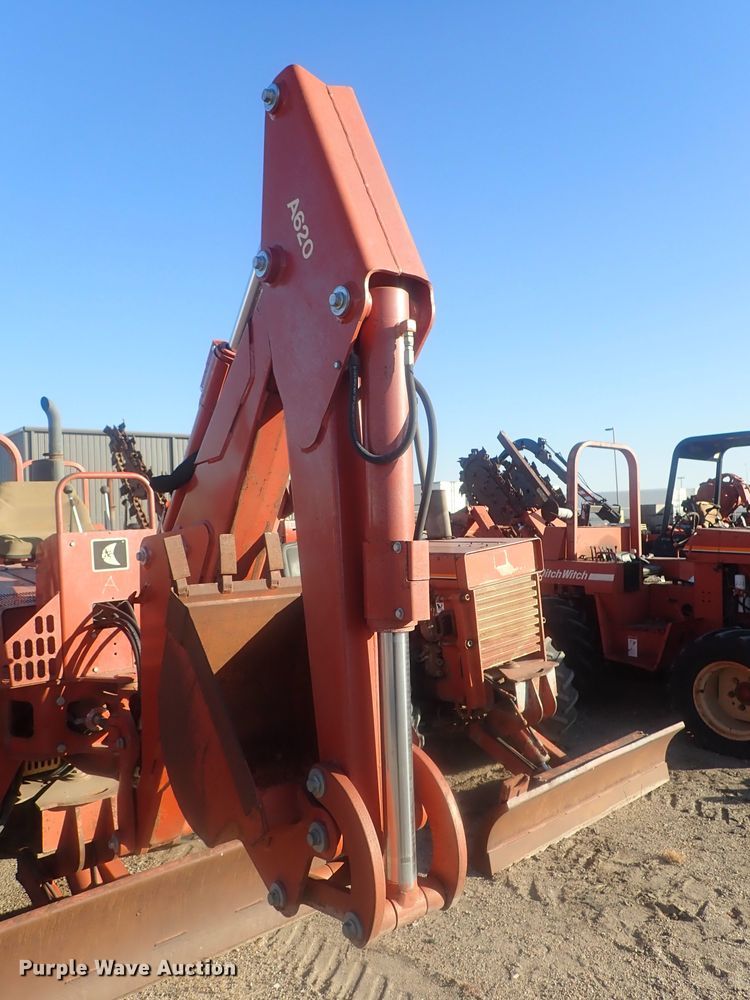 image for item DI7338 1997 Ditch Witch 7610  trencher