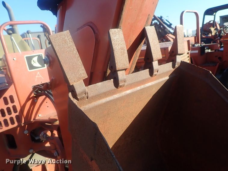 image for item DI7338 1997 Ditch Witch 7610  trencher