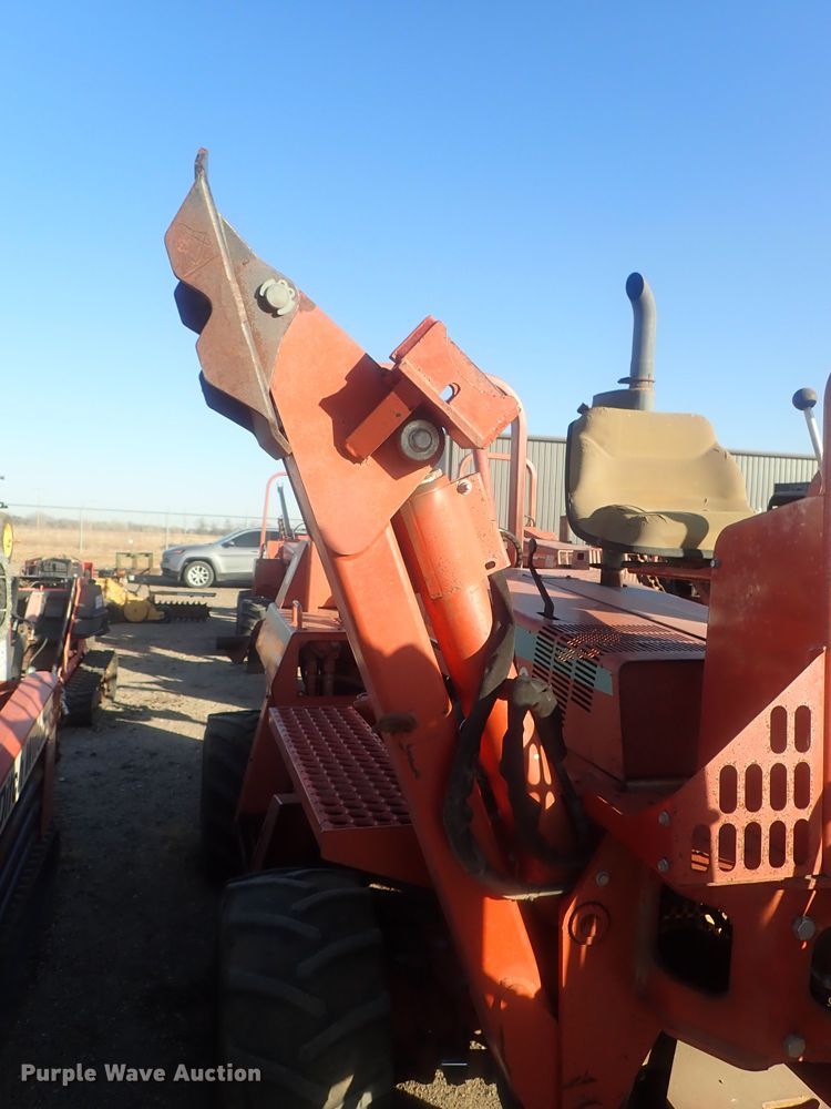 image for item DI7338 1997 Ditch Witch 7610  trencher