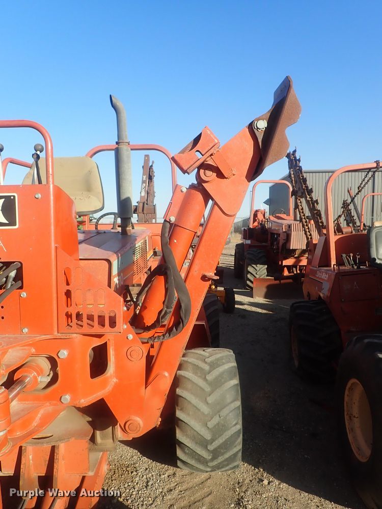 image for item DI7338 1997 Ditch Witch 7610  trencher