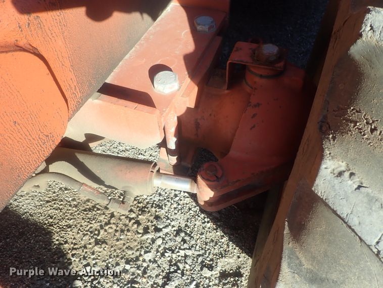 image for item DI7338 1997 Ditch Witch 7610  trencher