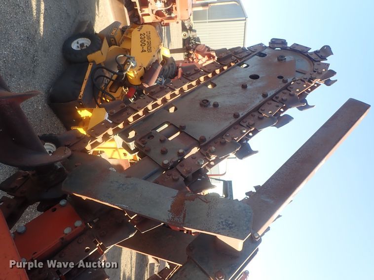 image for item DI7338 1997 Ditch Witch 7610  trencher