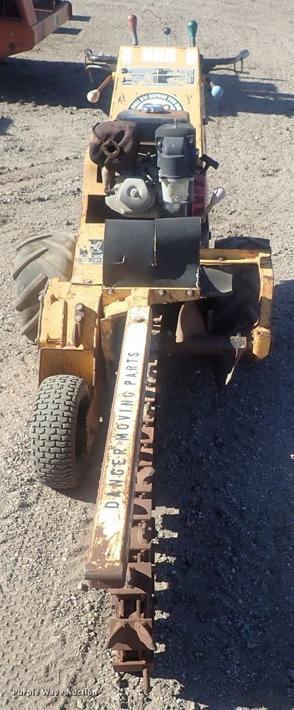 image for item DI7347 2000 Vermeer V1350  trencher