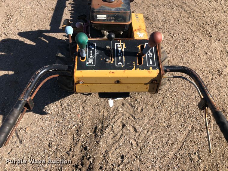 image for item DI7347 2000 Vermeer V1350  trencher