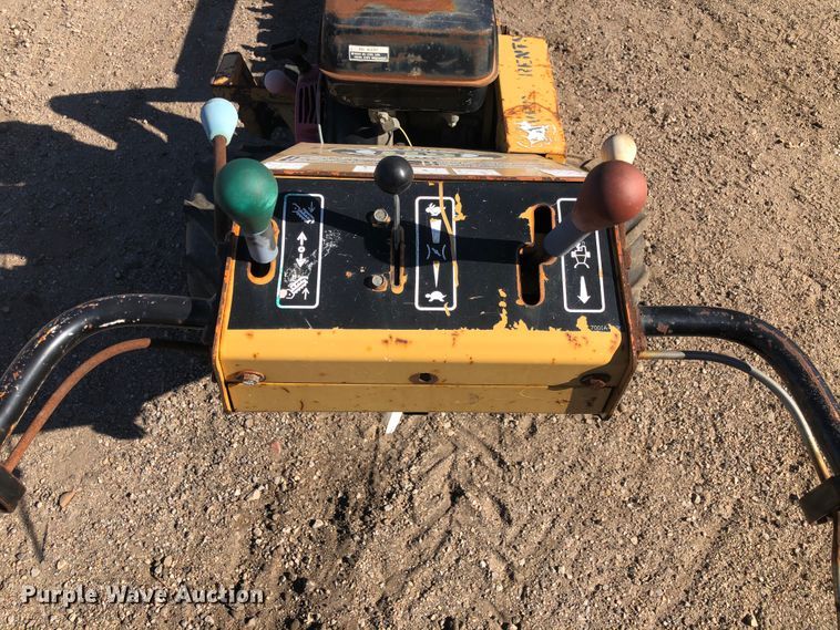 image for item DI7347 2000 Vermeer V1350  trencher