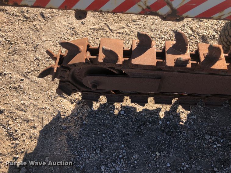 image for item DI7347 2000 Vermeer V1350  trencher