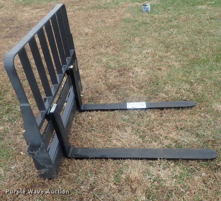 image for item DI7364 Case New Holland skid steer pallet forks