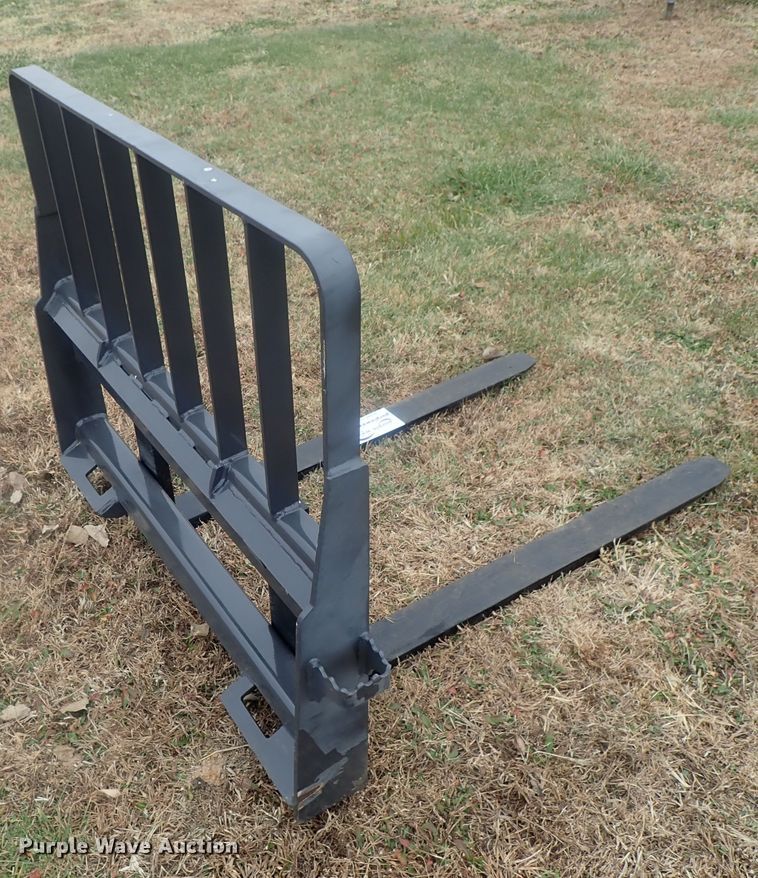 image for item DI7364 Case New Holland skid steer pallet forks