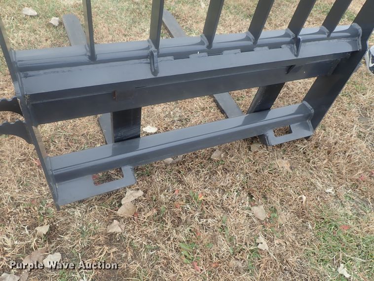 image for item DI7364 Case New Holland skid steer pallet forks