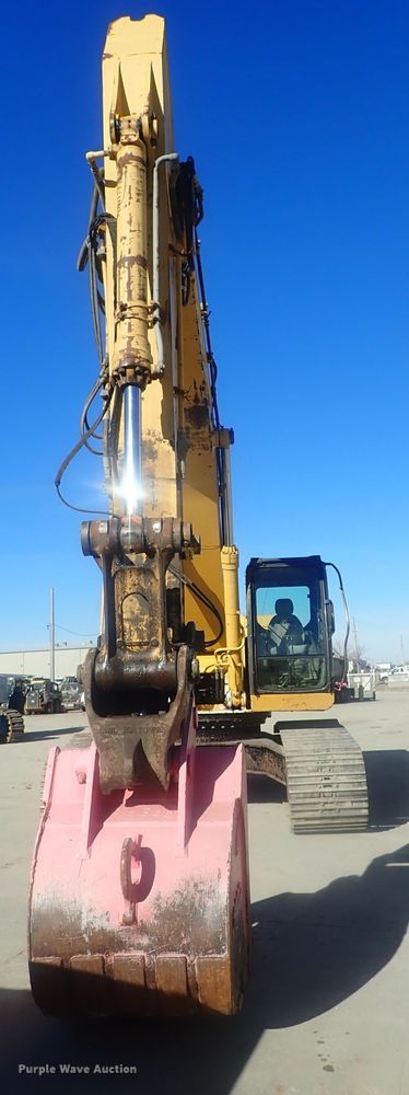 image for item DI7414 2005 John Deere 330C LC  excavator