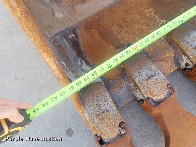 image for item DI7414 2005 John Deere 330C LC  excavator