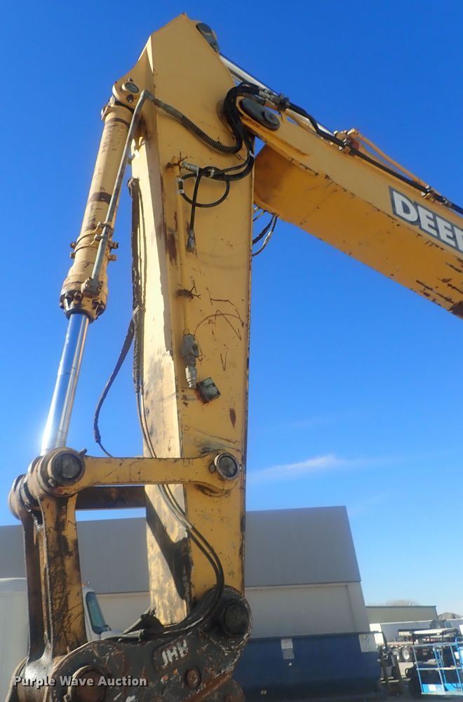 image for item DI7414 2005 John Deere 330C LC  excavator