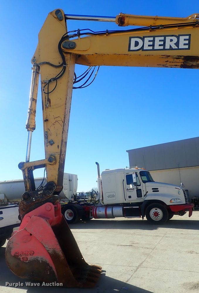 image for item DI7414 2005 John Deere 330C LC  excavator