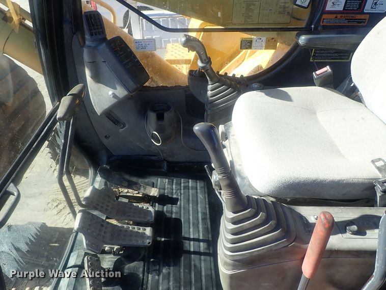 image for item DI7414 2005 John Deere 330C LC  excavator